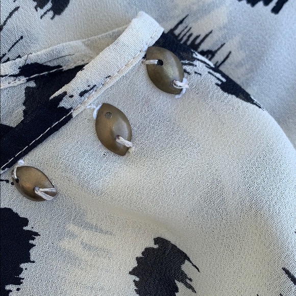 Charming Charlie blouse L - Picture 6 of 6